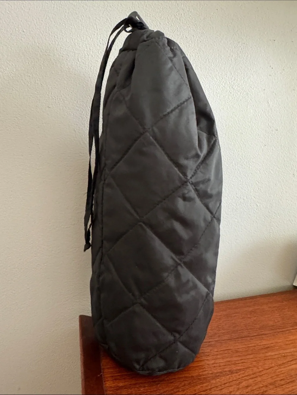 Travelsmith black insulated, quilted wine bag